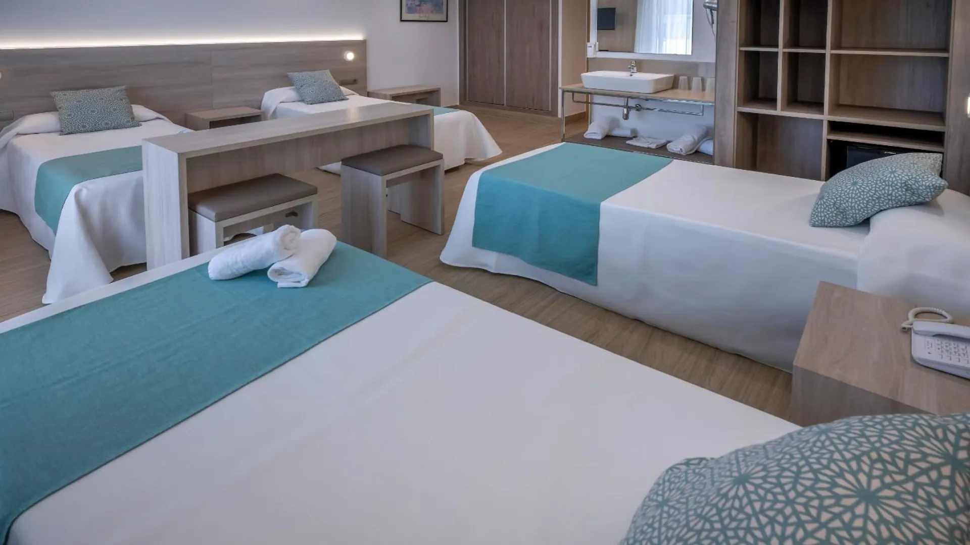 4R Salou Park Resort II מלון