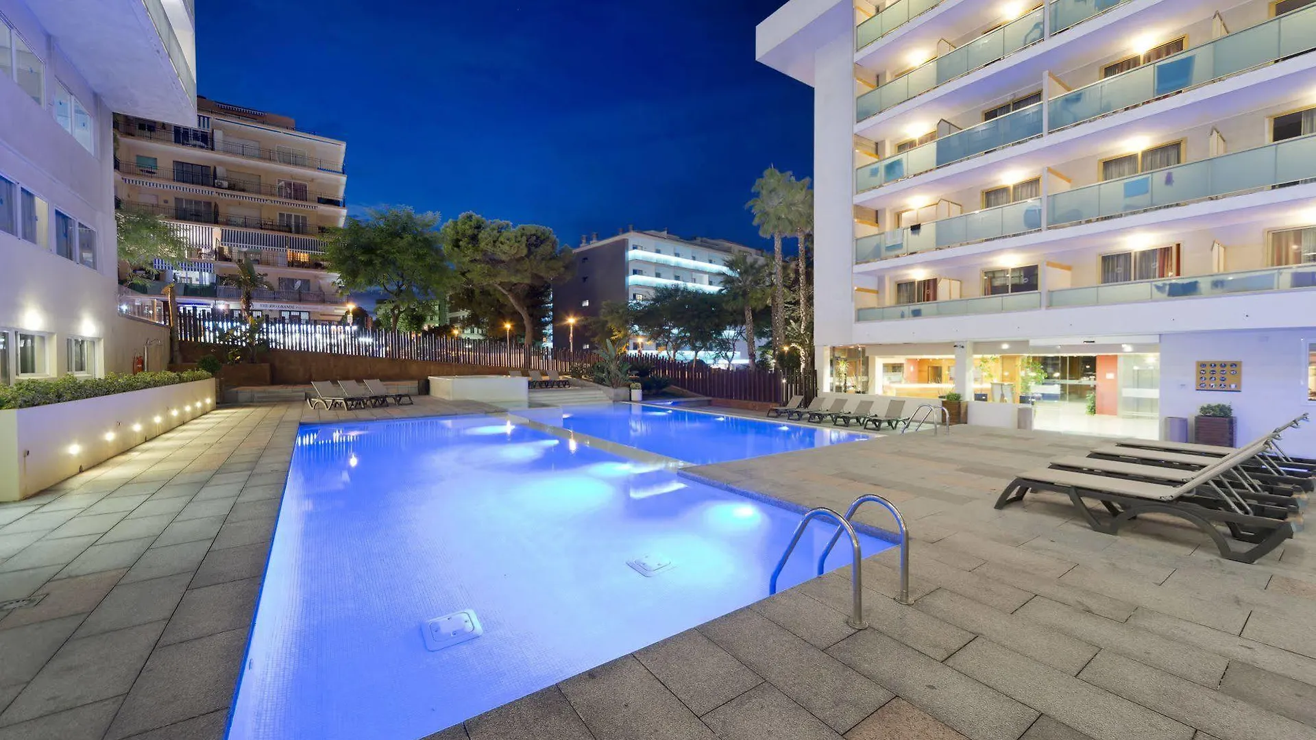 4R Salou Park Resort II מלון